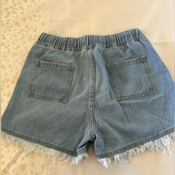 Drawstring Frayed Shorts - Picture 2 of 7